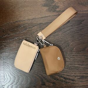 Great condition (All Spice/Trench Lulu Lemon Dual Pouch Wristlet